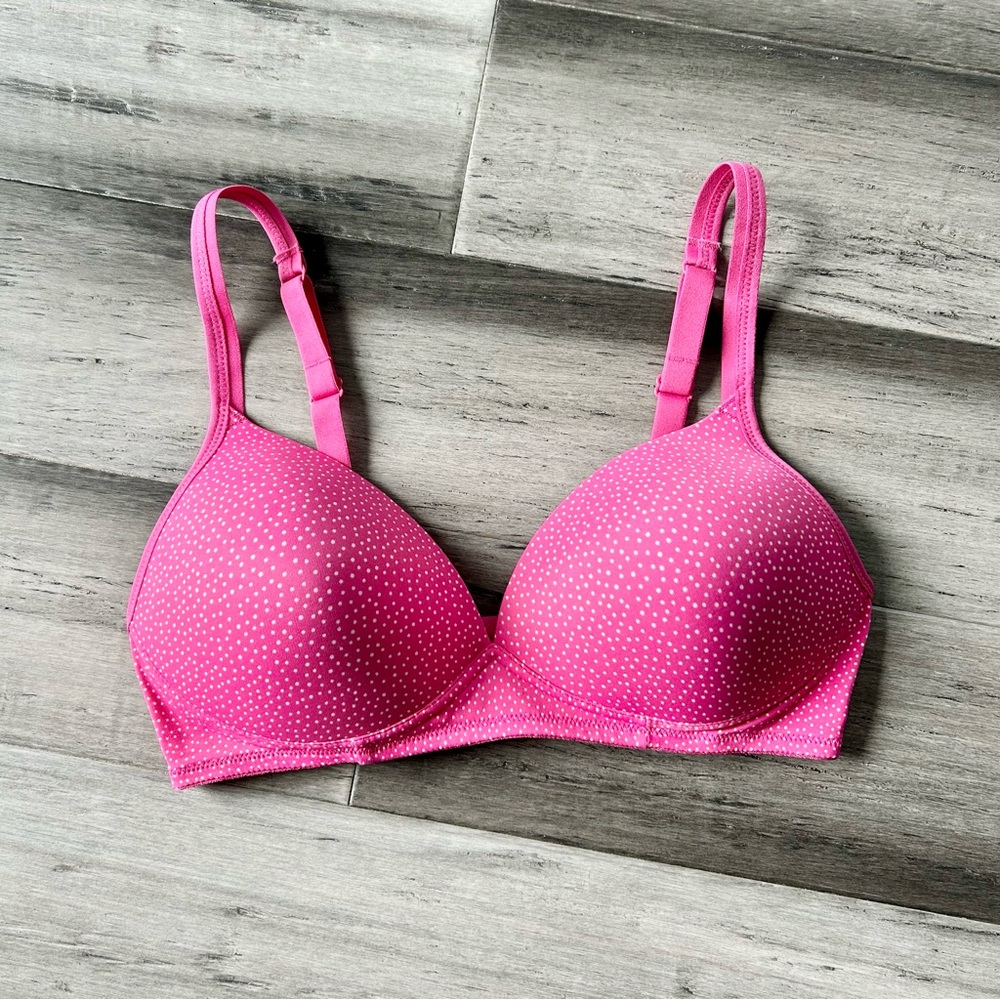 💜 LAST CHANCE NWOT Warner’s Wire-Free Light Lift Hot Pink Dotted T-Shirt Bra 36C